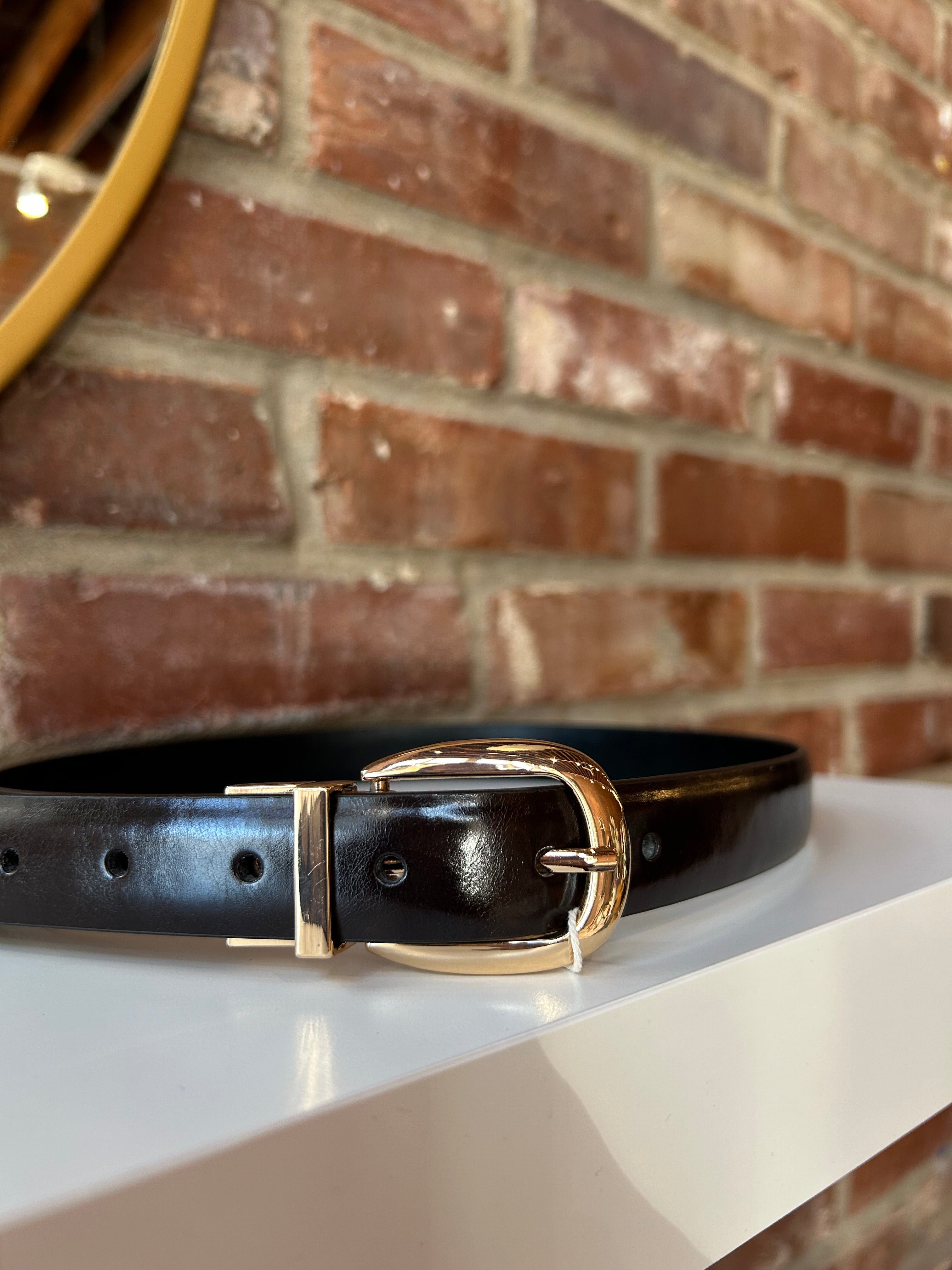 Reversible brown and black belt with gold hardware.