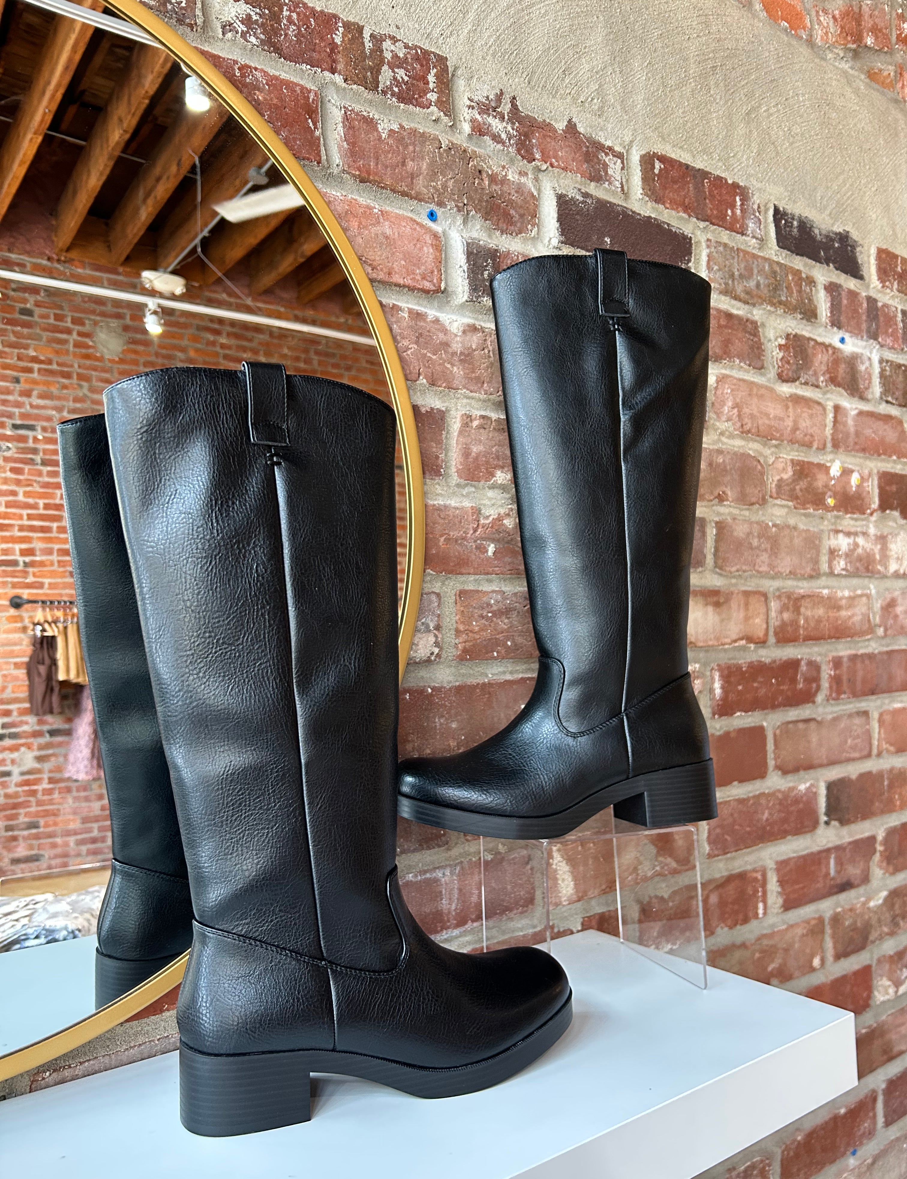 Black knee-high boots with block heel.