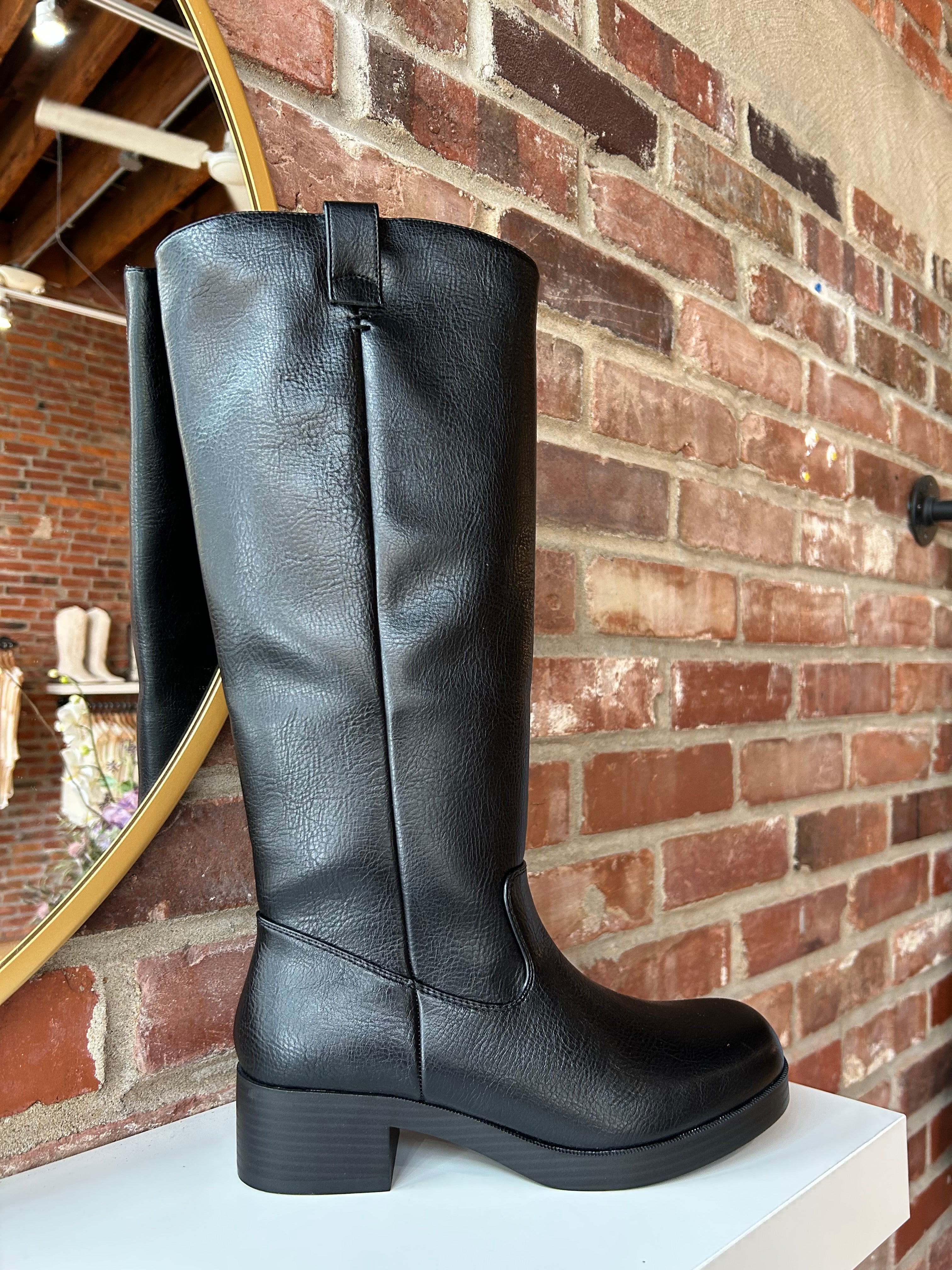 Black knee-high boots with block heel.