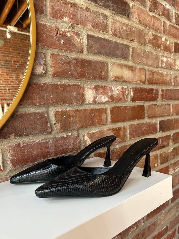 Black scale, pointed, closed toed kitten heel.