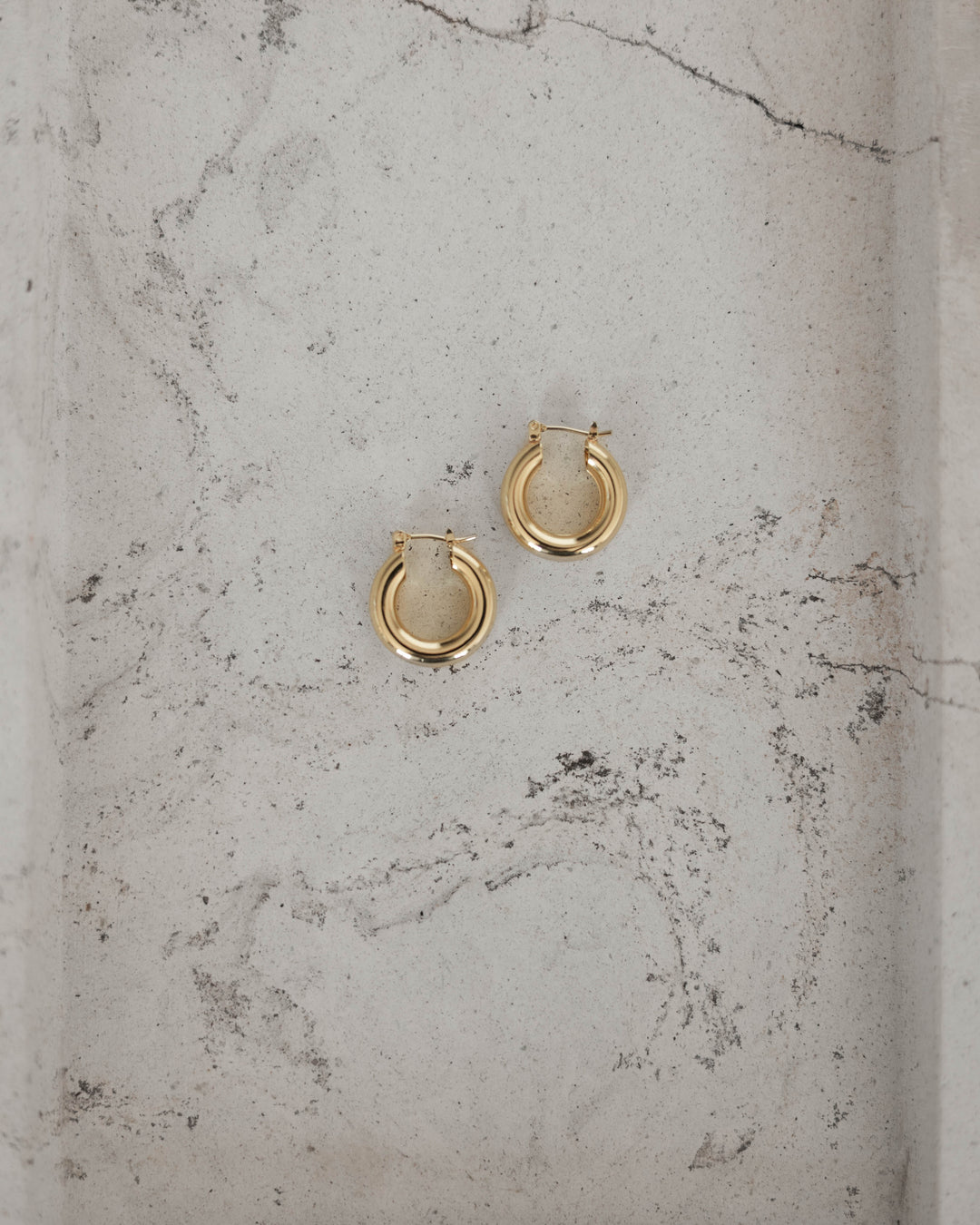 Gold plated hoop earrings with clasp closure 
