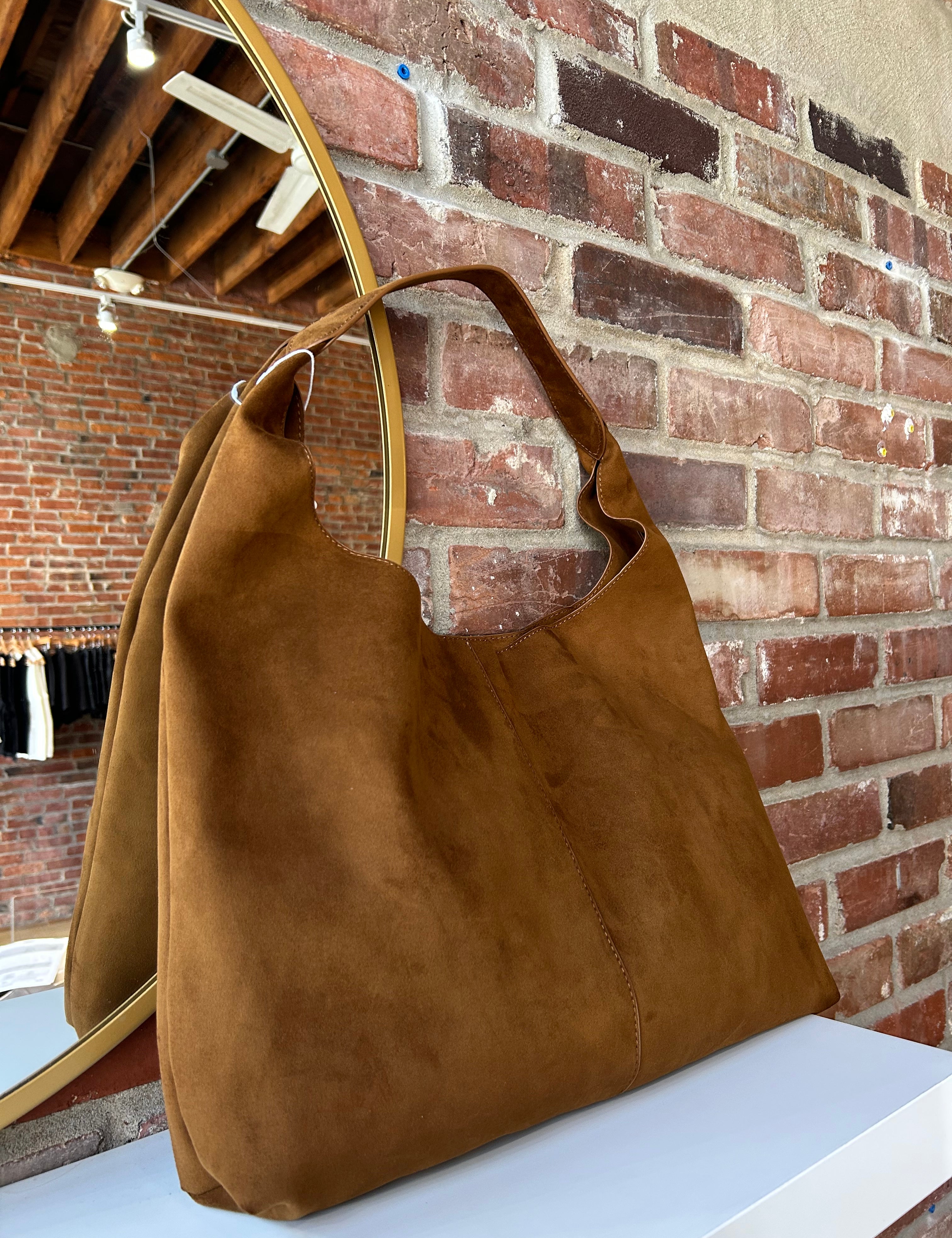 Camel suede shoulder bag with magnetic closure. 