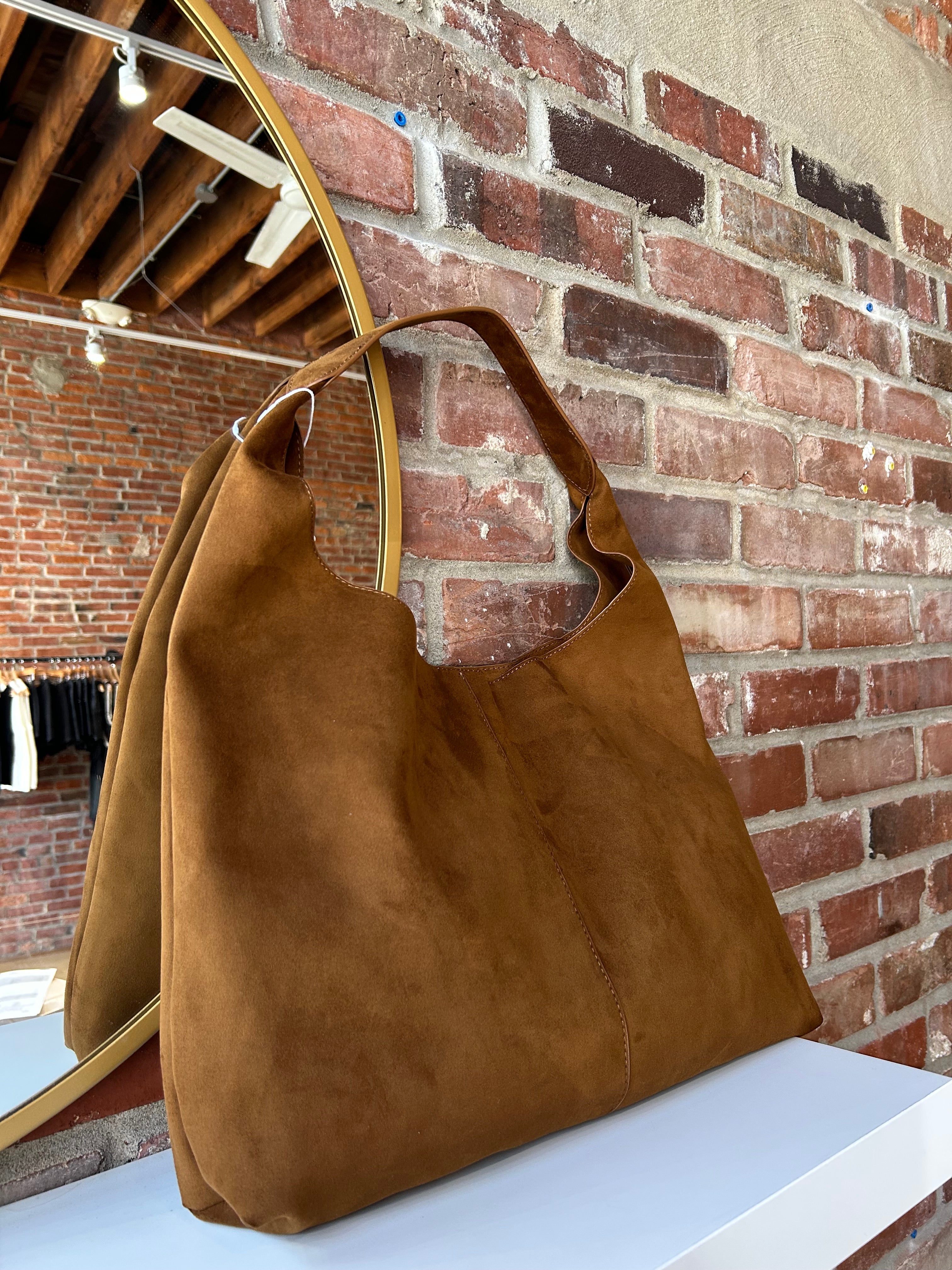 Camel suede shoulder bag with magnetic closure. 