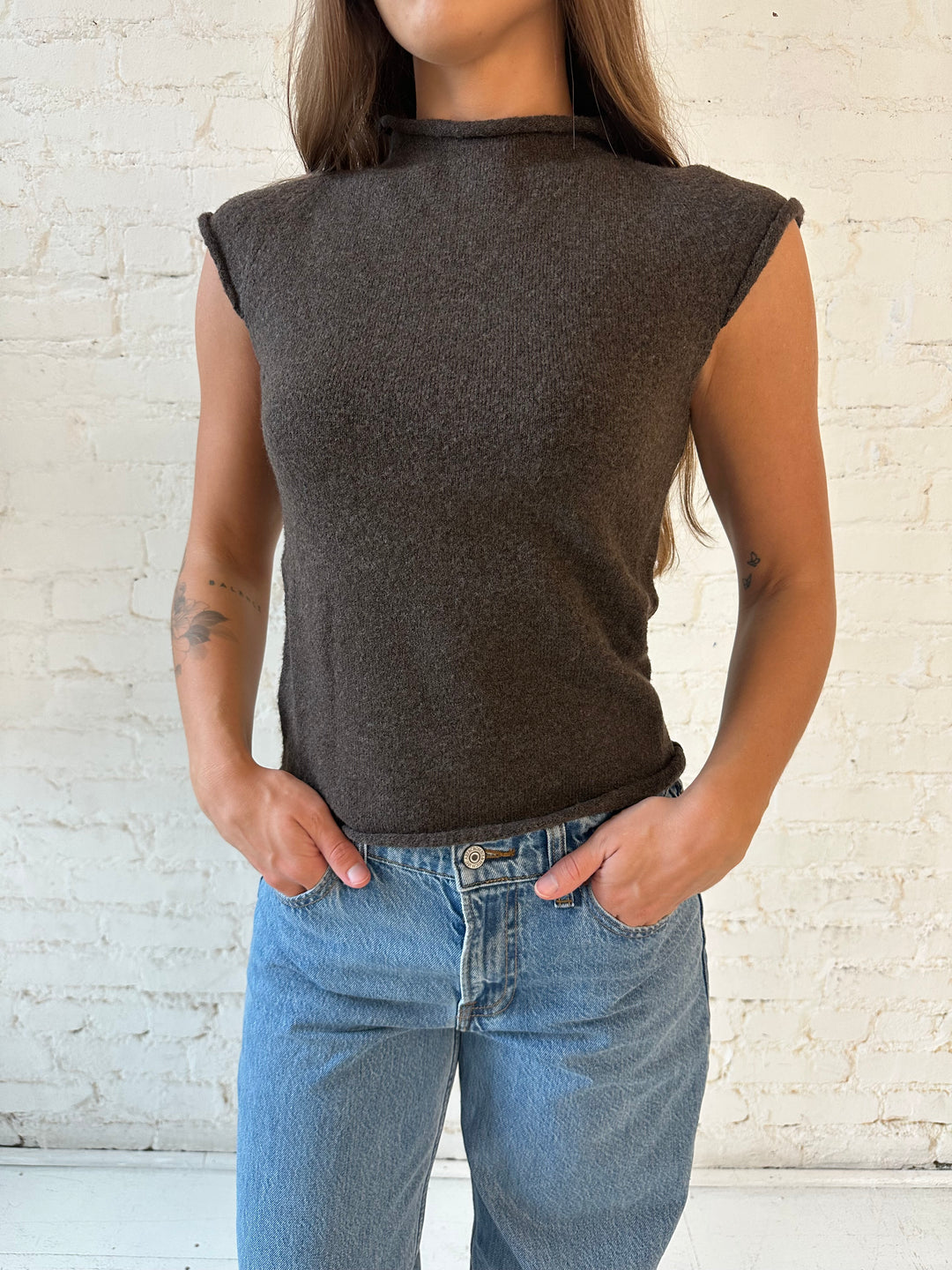 Lennon Cap Sleeve Fitted Top- Brown