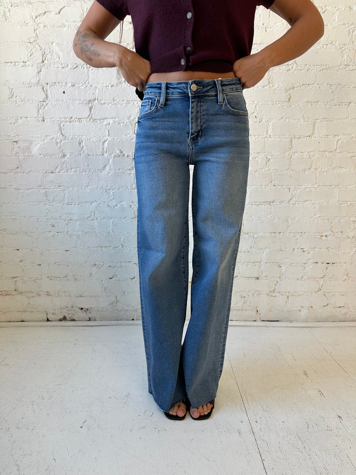 Izzy Medium Raw Hem Wash Wide Leg Jean