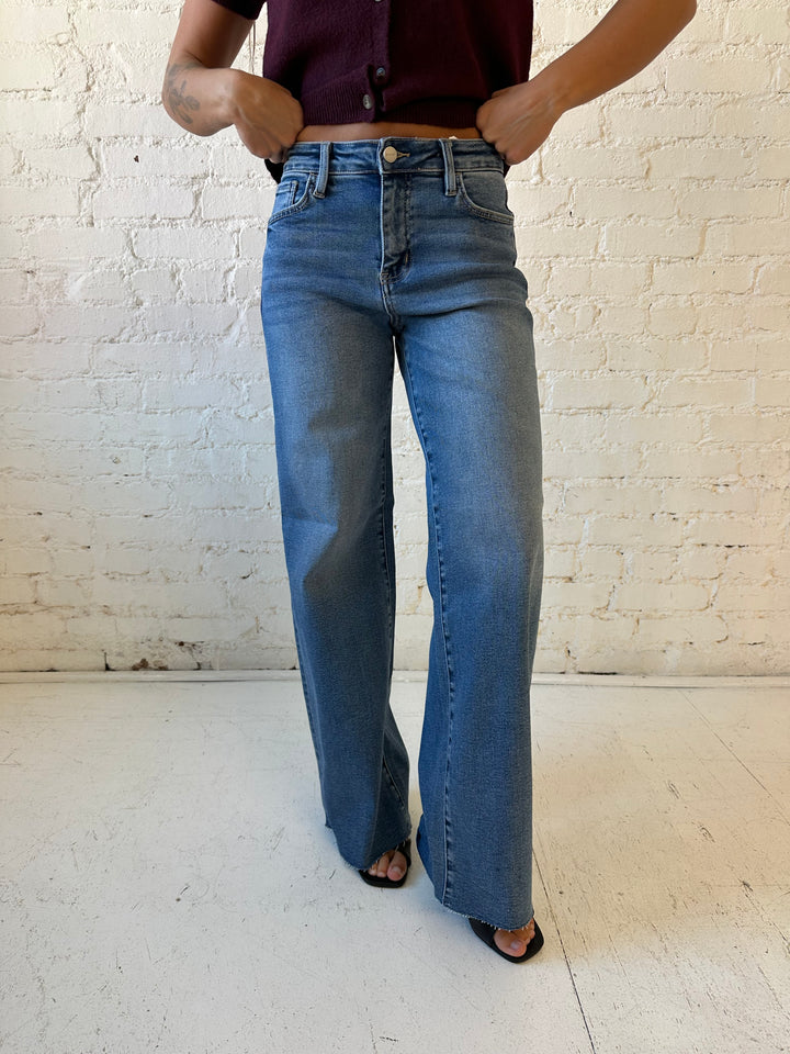Izzy Medium Raw Hem Wash Wide Leg Jean