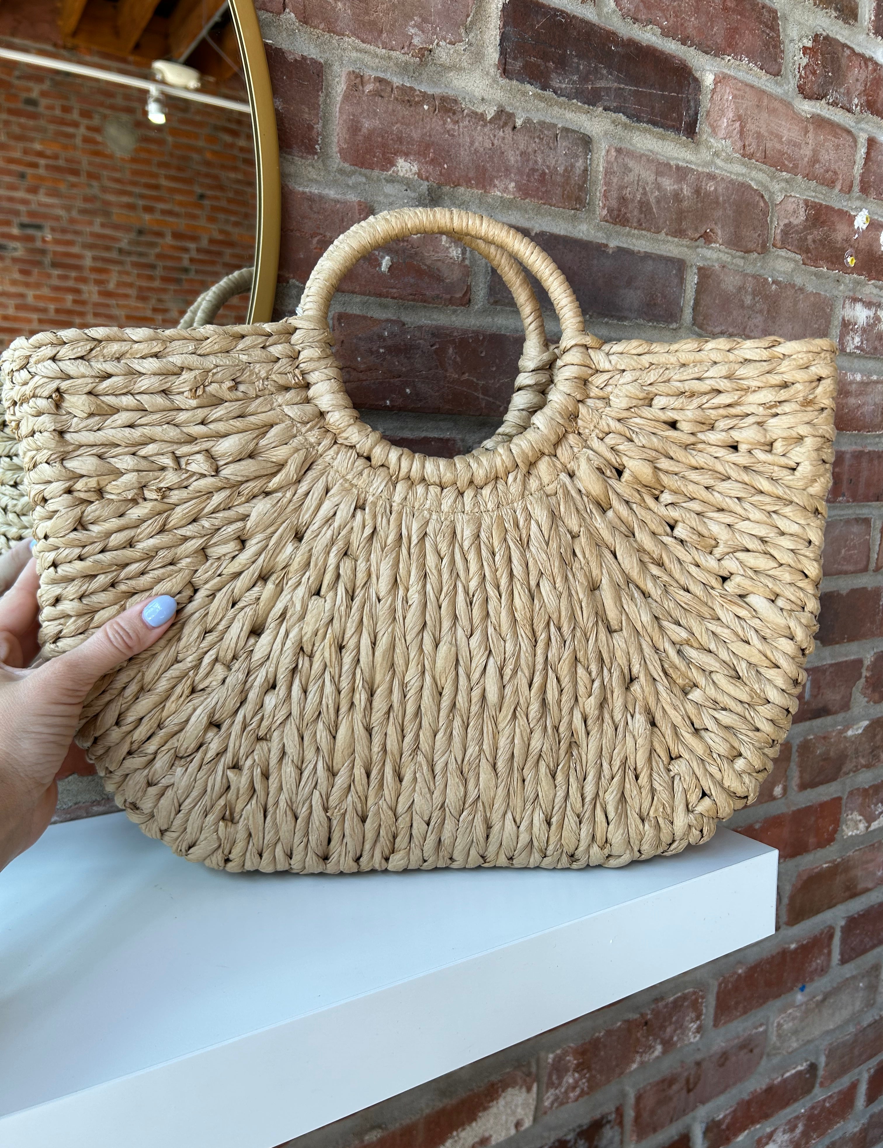 Tan straw tote bag. Perfect for vacation or summer time.