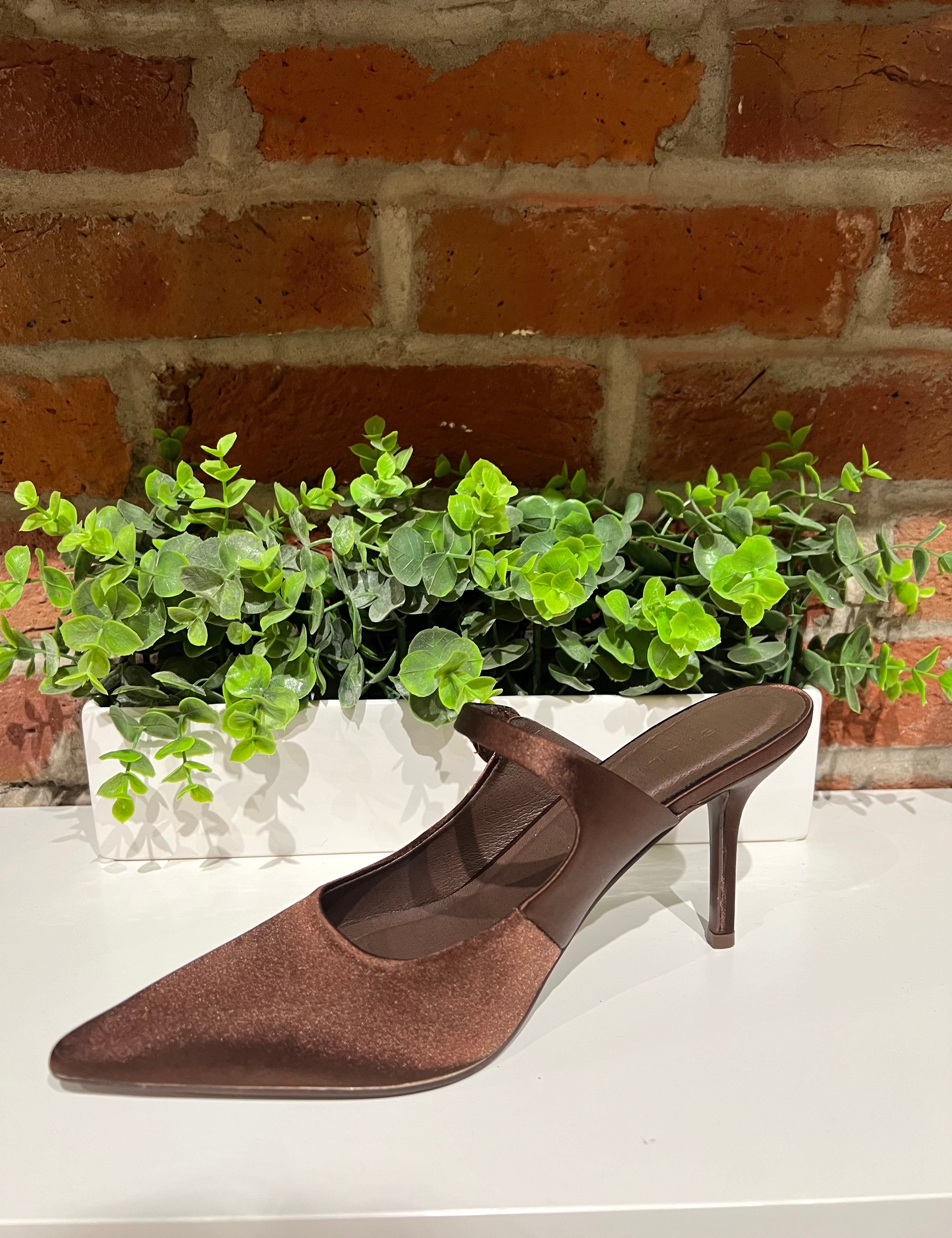 Val Brown Pointed Toe Satin Finish Heel.