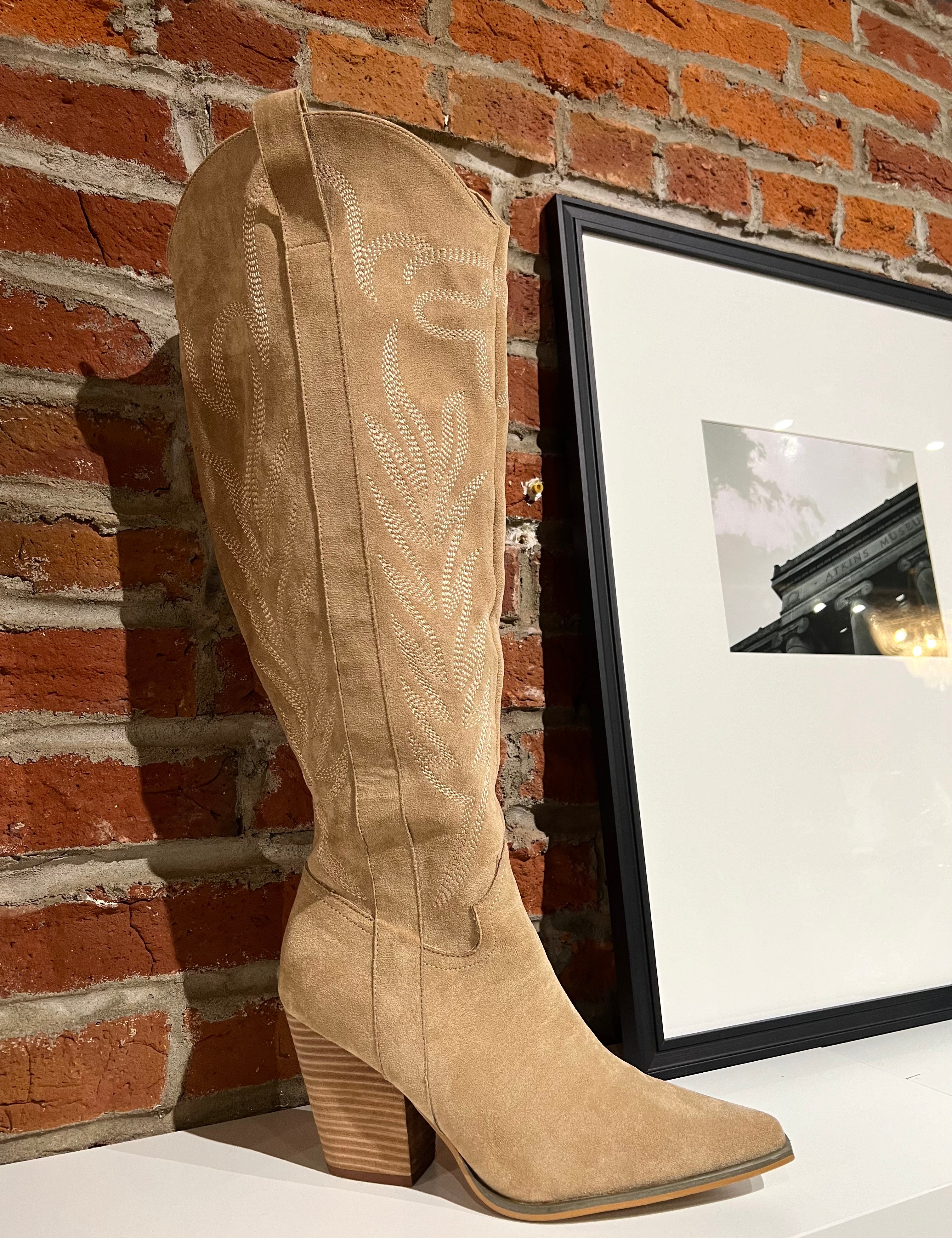 Bronco Tan Western Boot.