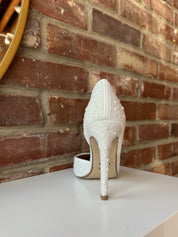 White pearl-embellished pointed toe heel with stiletto heel and elegant bridal design