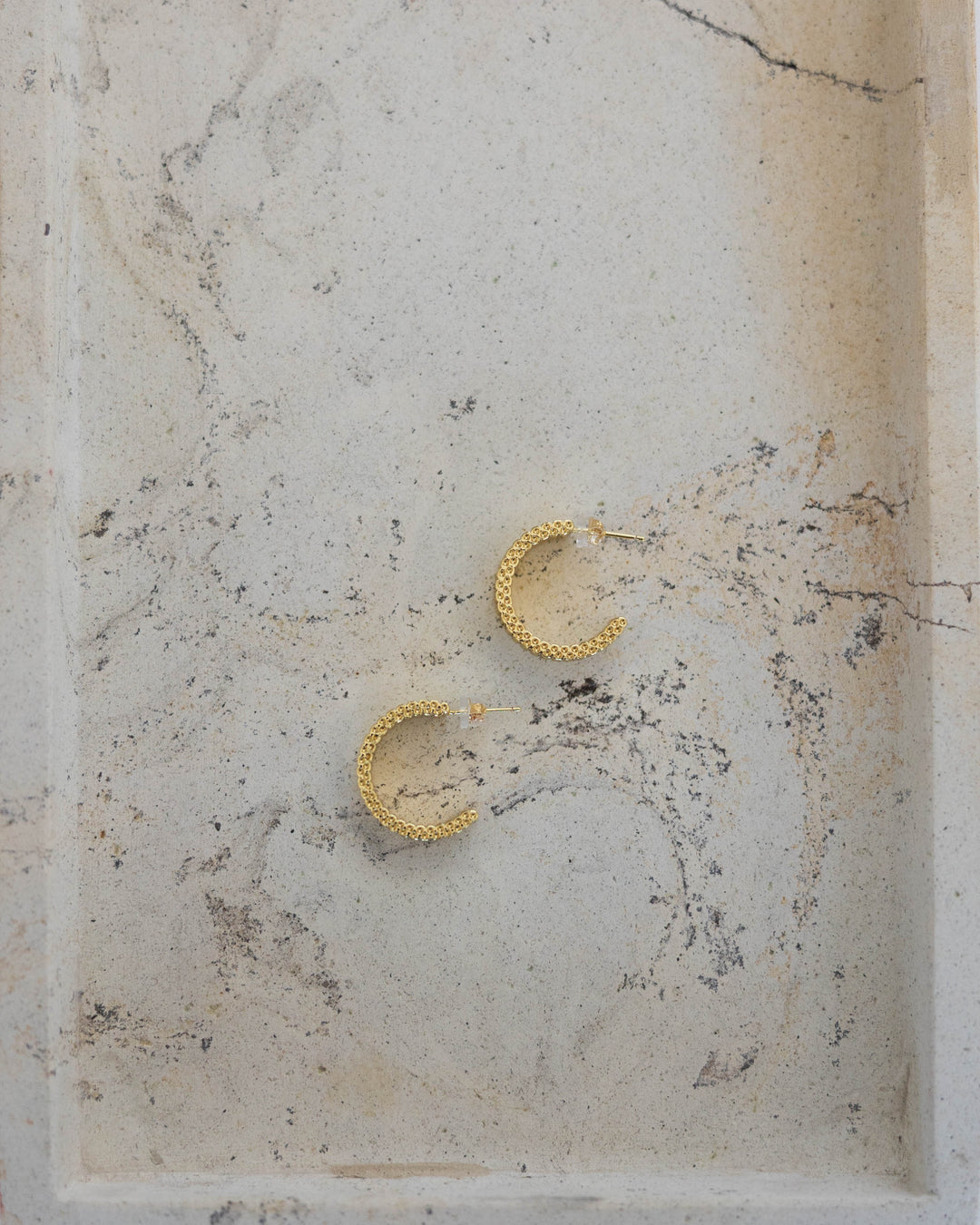 Gold plated ribbed hoop earring