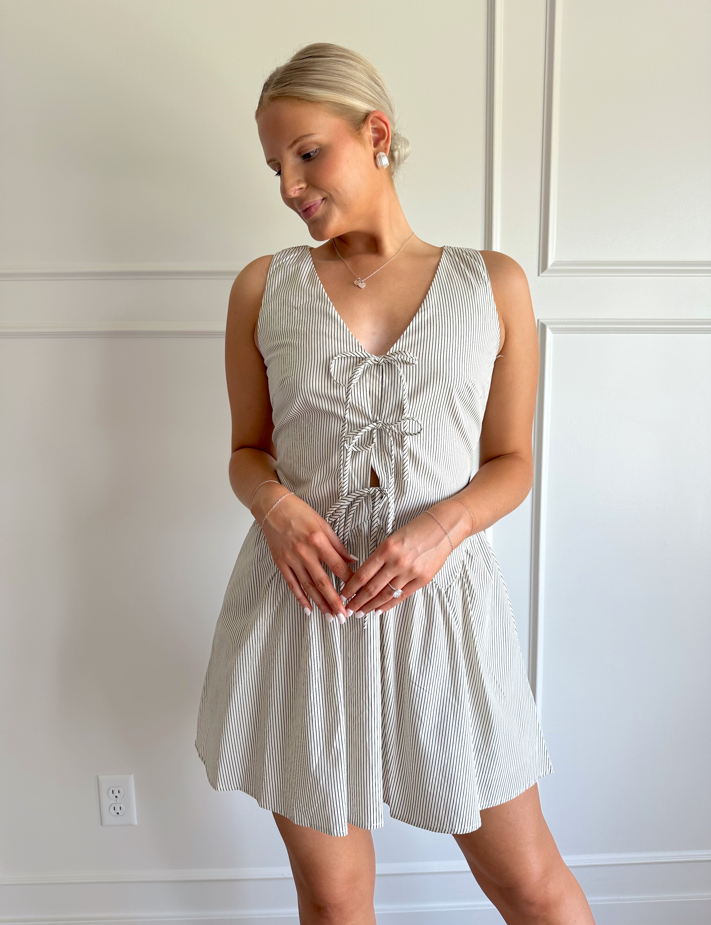 Striped tie front dress perfect for fall fashion.