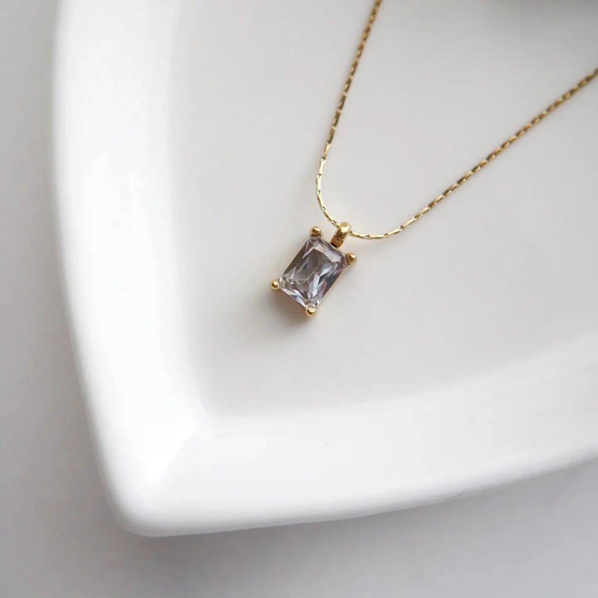 Elle Emerald Gem Necklace - Gwenna The Label