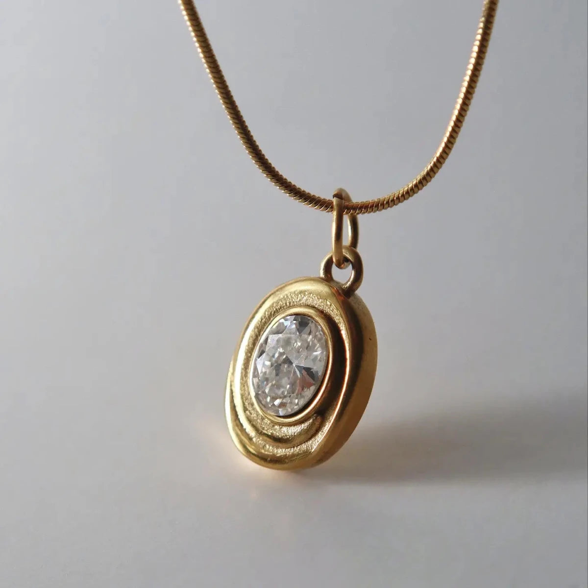Isabel Oval Pendant Necklace - Gwenna The Label