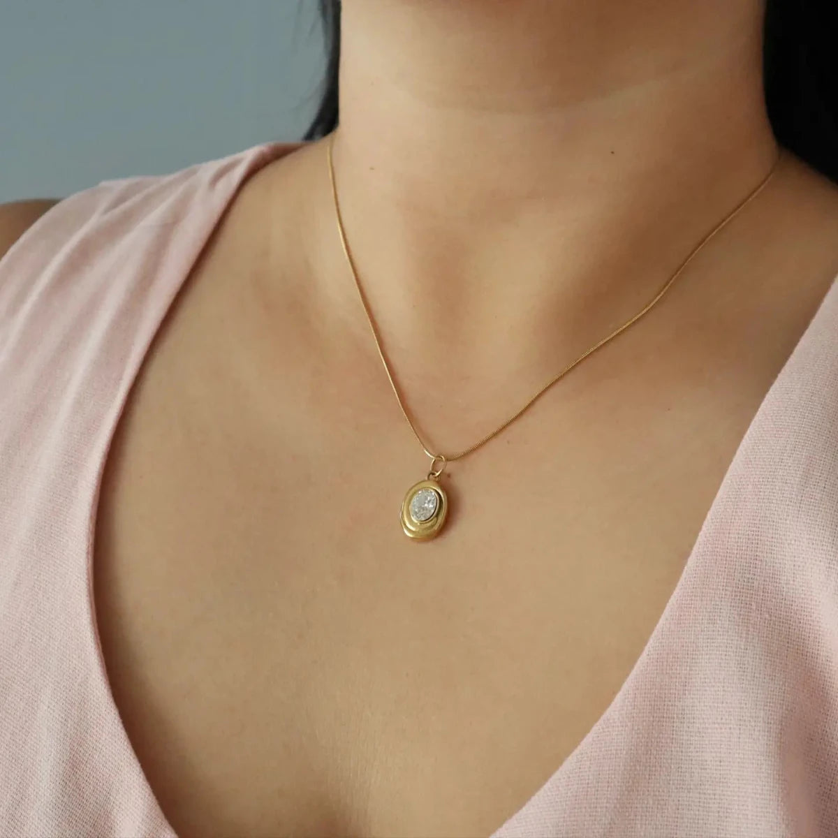 Isabel Oval Pendant Necklace - Gwenna The Label